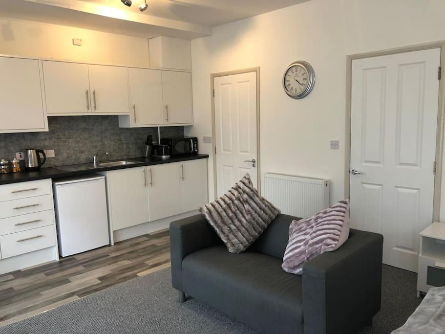 Newly Renovated Modern Studio Apartment Penzance Exterior photo