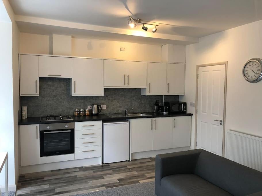 Newly Renovated Modern Studio Apartment Penzance Exterior photo